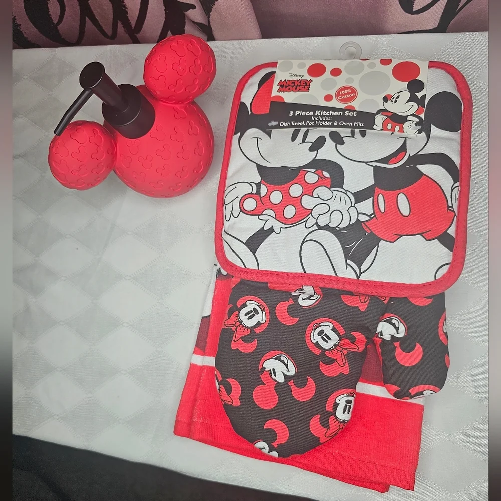 Disney 3- Piece Oven Mitt Pot Holder & Dish Towel Set, Mickey/Minnie Mouse ✨️NEW